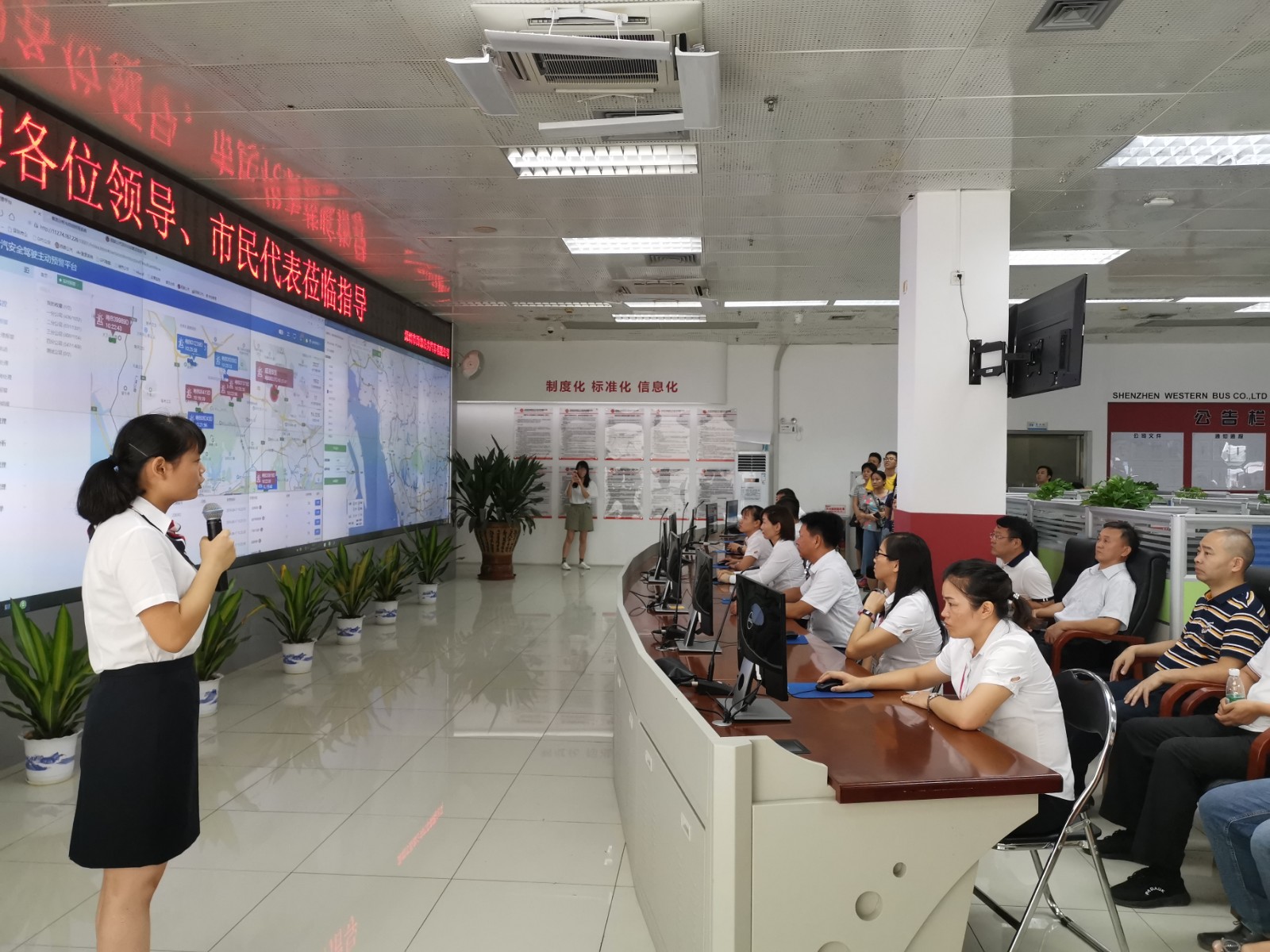 “科技改變公交”，西部公汽全面提升行業(yè)服務(wù)水平，引領(lǐng)城市智慧公交出行